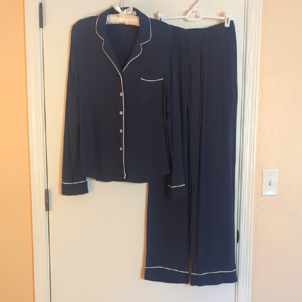 Cozy Earth s navy pajama set